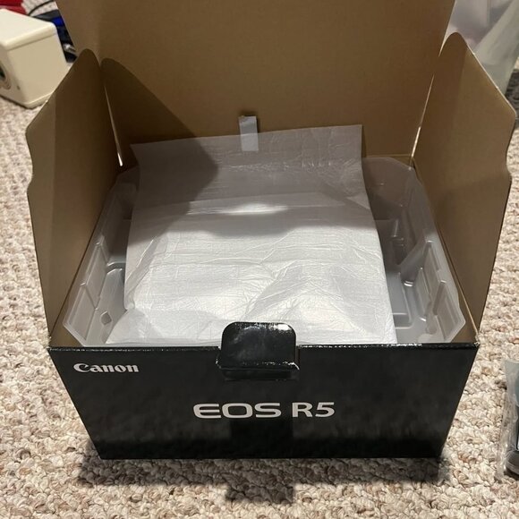 Canon EOS R5 Camera - Picture 11 of 11